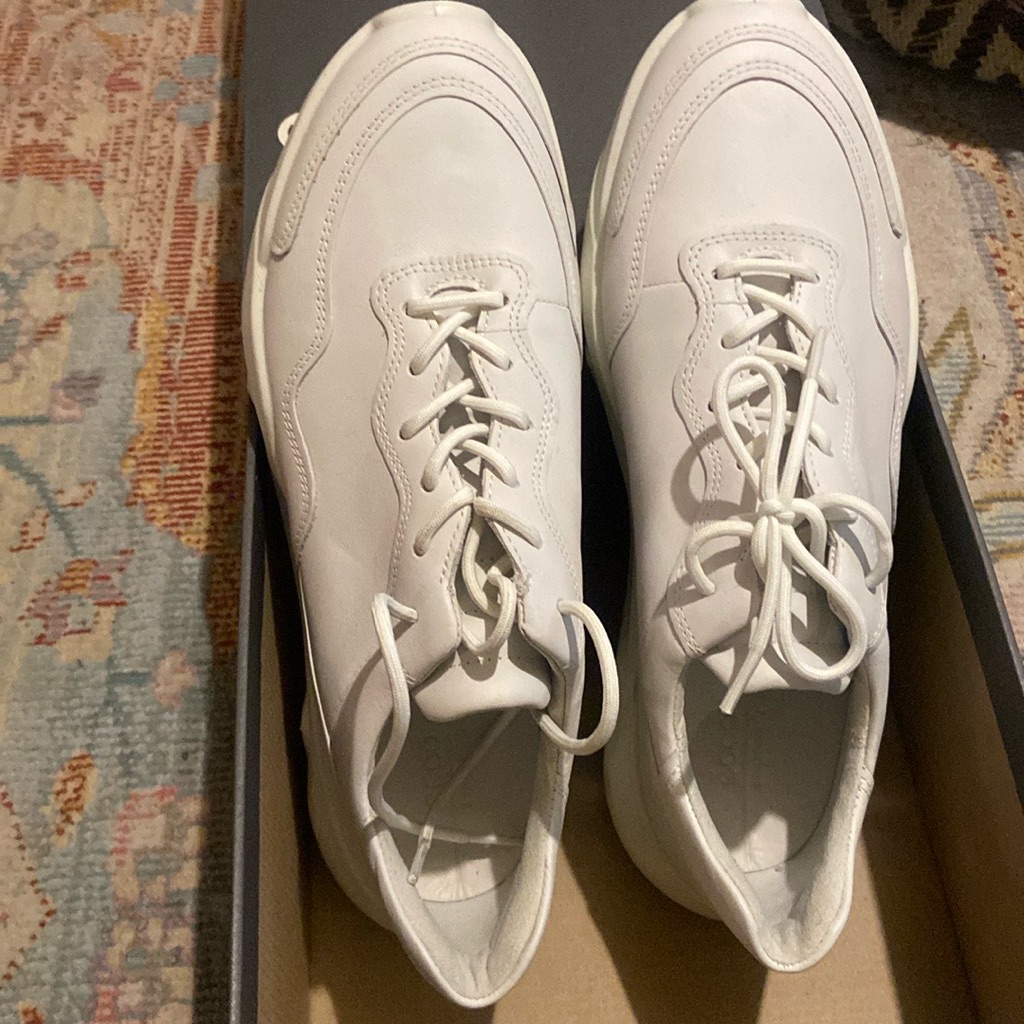 White Sneakers Ecco Brand